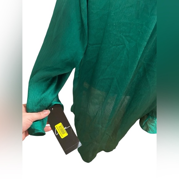 NWT Silky Emerald Green Blouse By Calessa - Picture 4 of 5